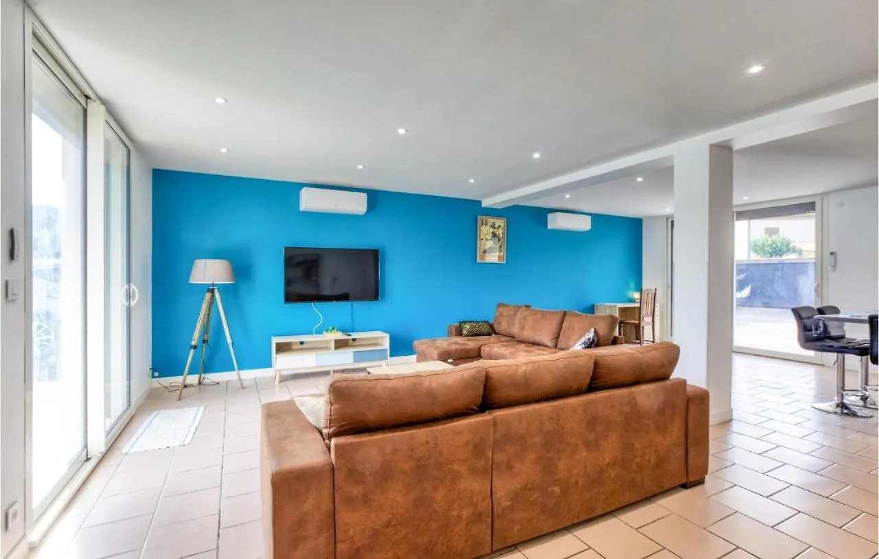 5 Bedroom Nice Home In Albi 0*,
