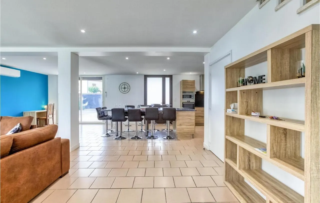 Holiday home 5 Bedroom Nice Home In Albi